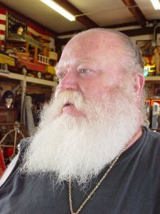 Pôr as barbas de molho