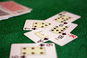 Pôr as cartas na mesa