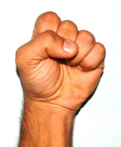 Não abrir a mão nem para dar adeus